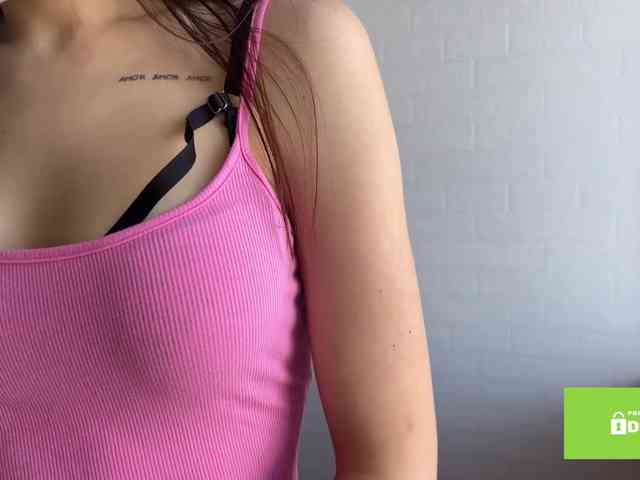 LeontineCuffie webcam