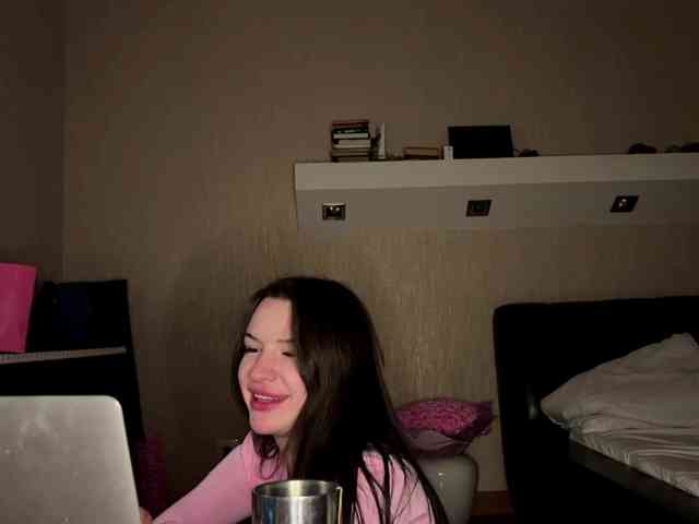 LeontineCuffie webcam