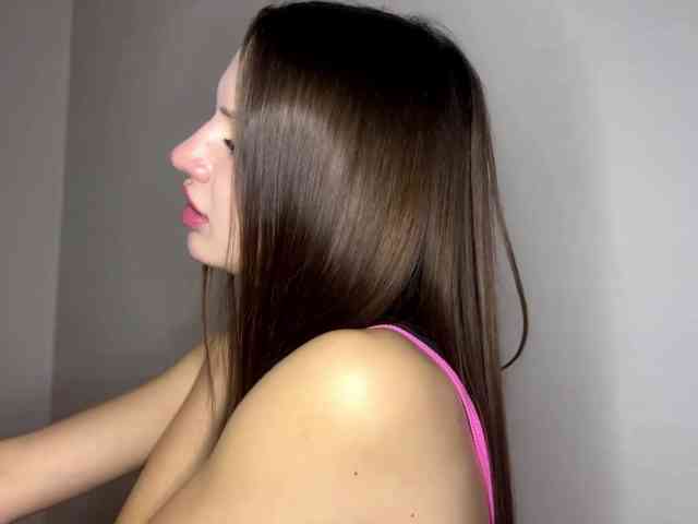 LeontineCuffie webcam