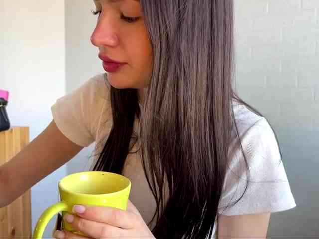 LeontineCuffie webcam