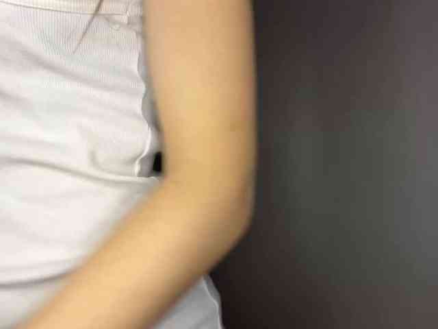 LeontineCuffie webcam