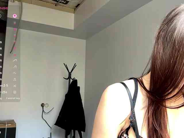 LeontineCuffie webcam