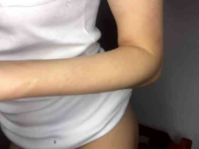 LeontineCuffie webcam