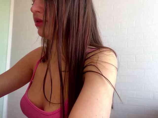 LeontineCuffie webcam