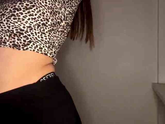 LeontineCuffie webcam