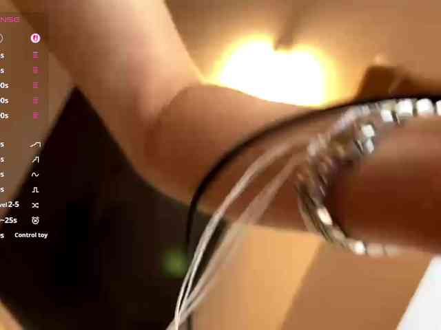 LeontineCuffie webcam