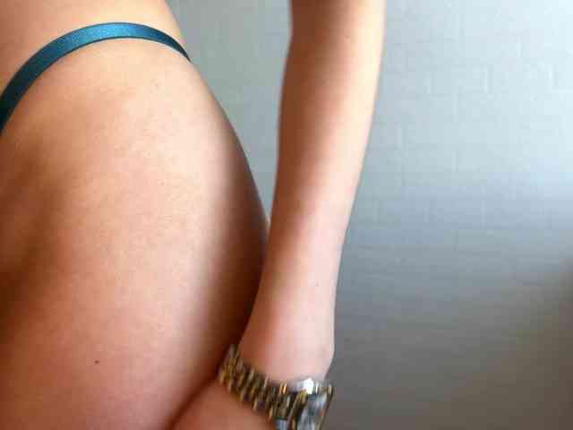 LeontineCuffie webcam