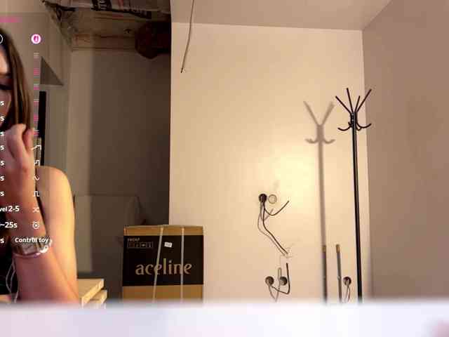 LeontineCuffie webcam