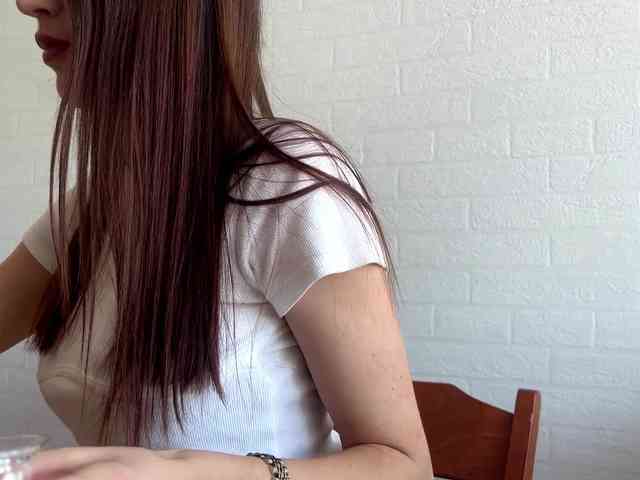 LeontineCuffie webcam