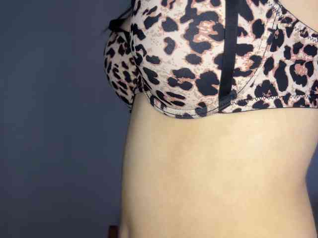 LeontineCuffie webcam