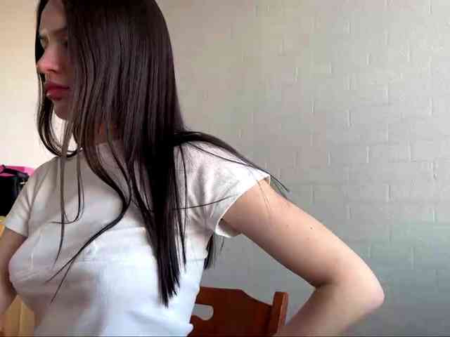 LeontineCuffie webcam