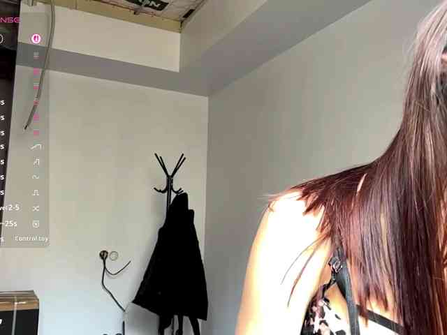 LeontineCuffie webcam