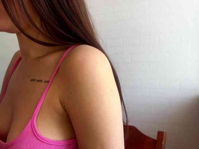 LeontineCuffie webcam