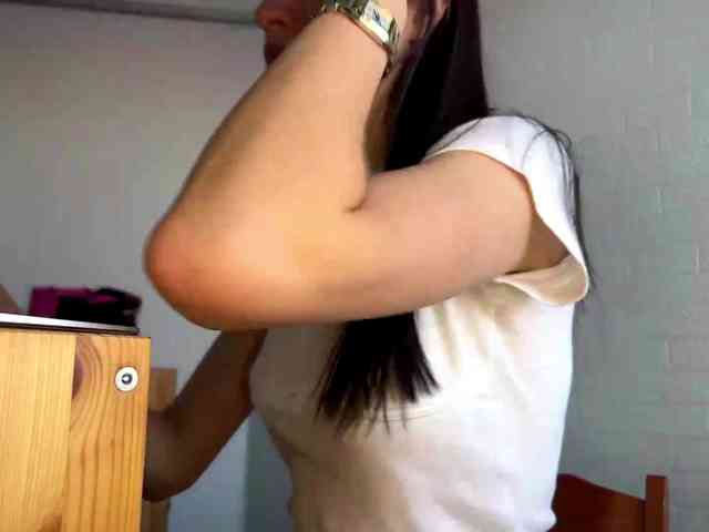 LeontineCuffie webcam