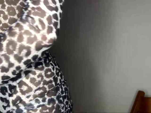 LeontineCuffie webcam