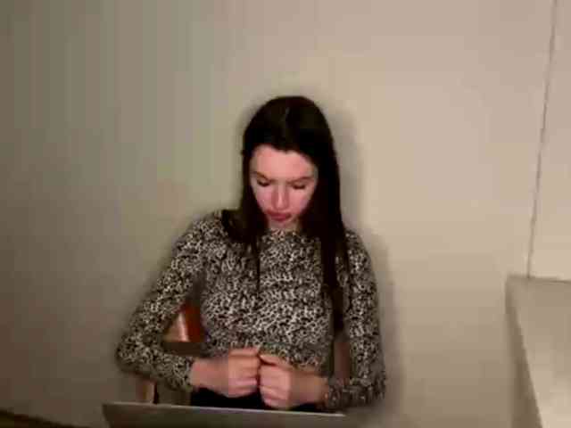 LeontineCuffie webcam