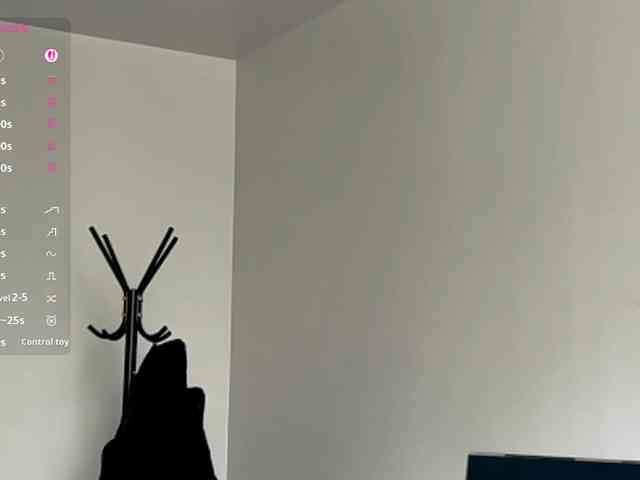 LeontineCuffie webcam