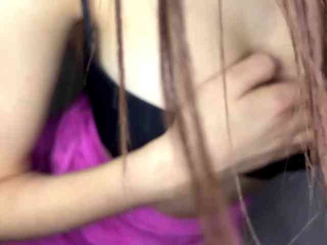 LeontineCuffie webcam