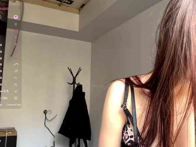 LeontineCuffie webcam