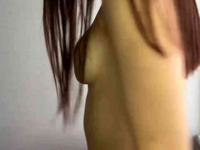 LeontineCuffie webcam