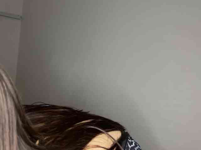 LeontineCuffie webcam