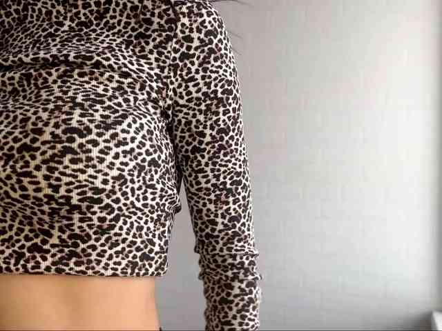 LeontineCuffie webcam