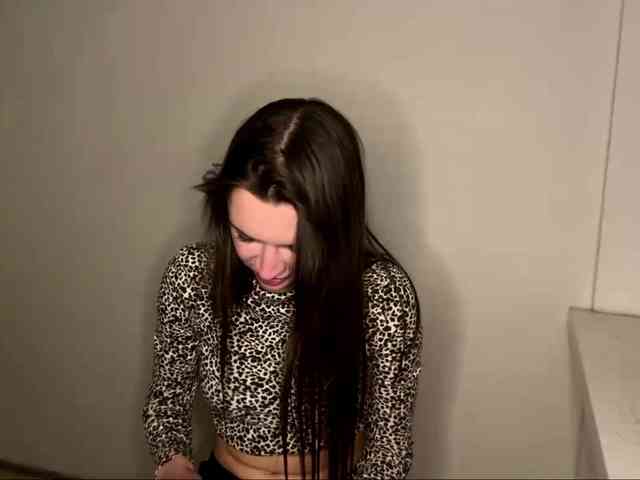 LeontineCuffie webcam