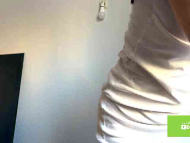 LeontineCuffie webcam