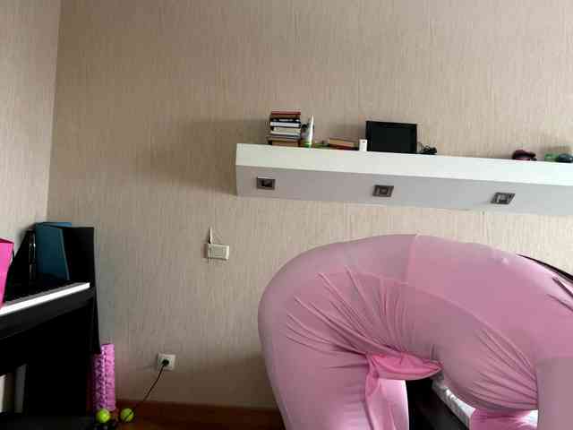 LeontineCuffie webcam