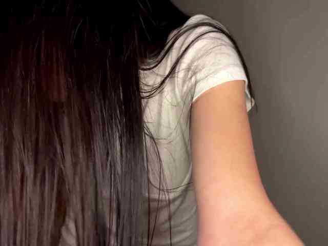 LeontineCuffie webcam