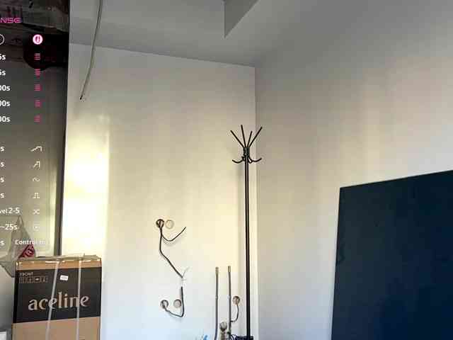 LeontineCuffie webcam