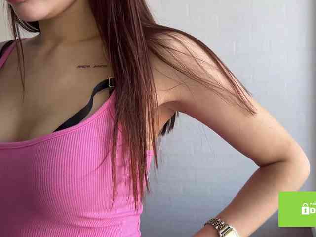 LeontineCuffie webcam