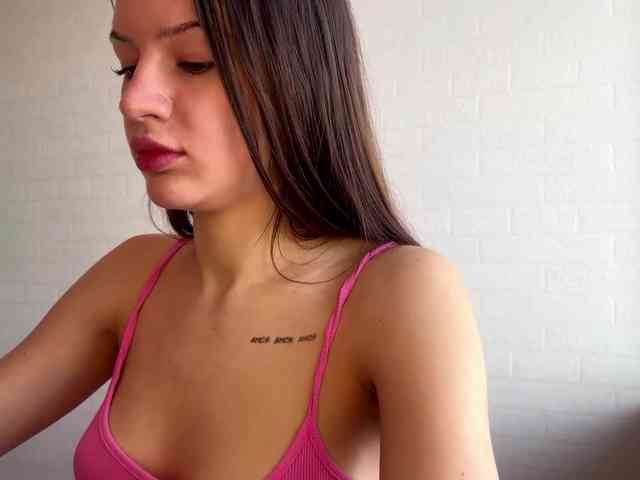 LeontineCuffie webcam