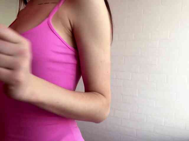 LeontineCuffie webcam