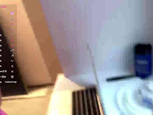 LeontineCuffie webcam