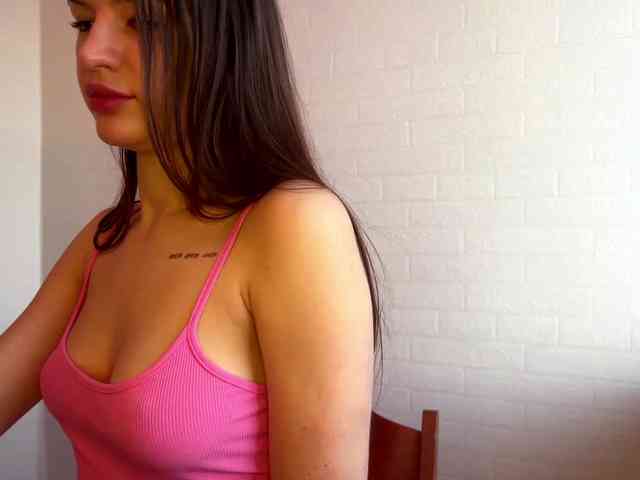 LeontineCuffie webcam