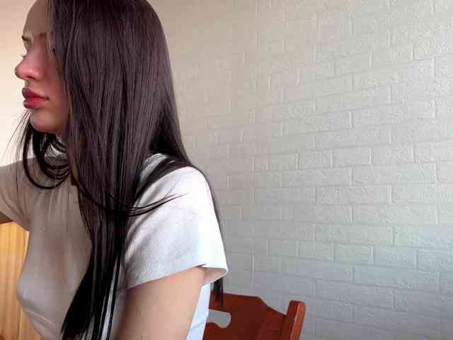 LeontineCuffie webcam