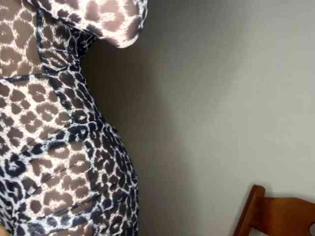 LeontineCuffie webcam