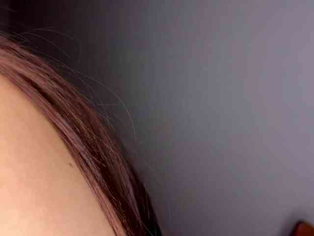 LeontineCuffie webcam