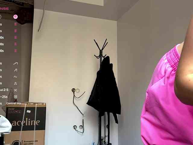 LeontineCuffie webcam