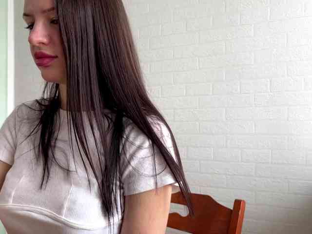 LeontineCuffie webcam