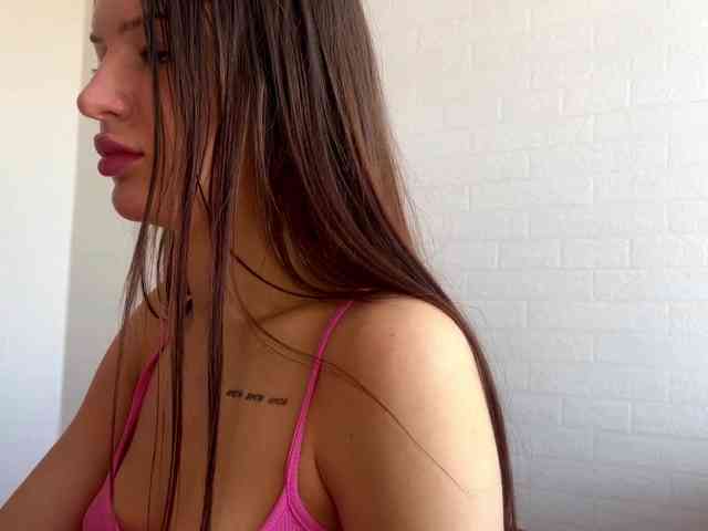 LeontineCuffie webcam