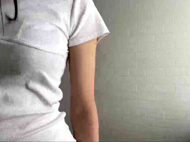 LeontineCuffie webcam