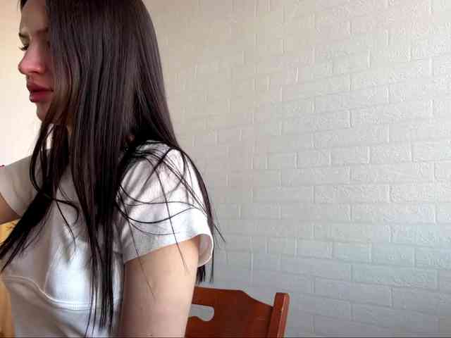 LeontineCuffie webcam