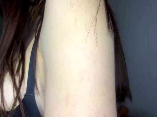 LeontineCuffie webcam