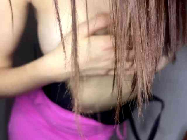 LeontineCuffie webcam