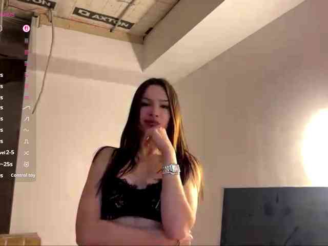 LeontineCuffie webcam