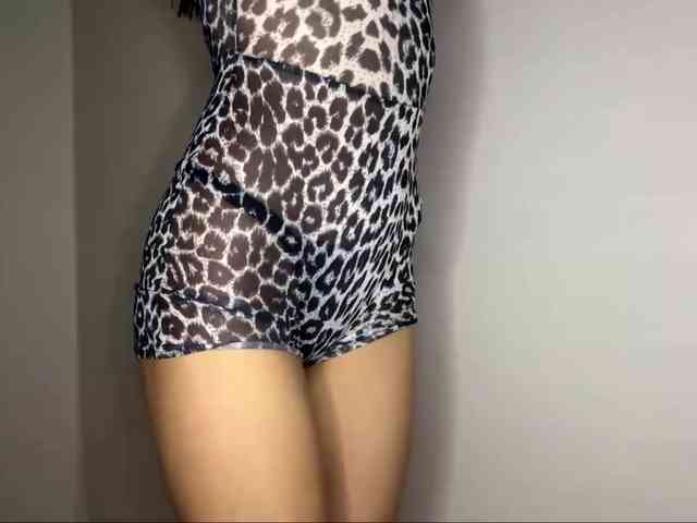 LeontineCuffie webcam