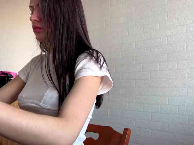 LeontineCuffie webcam