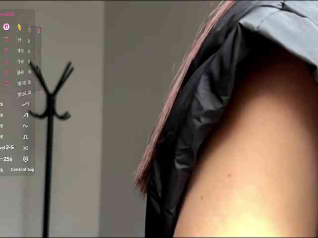 LeontineCuffie webcam